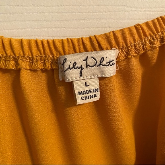 Women’s Top Lily White Yellow Flutter Sleeve Blouse with Embroidery Size Large - Picture 5 of 8